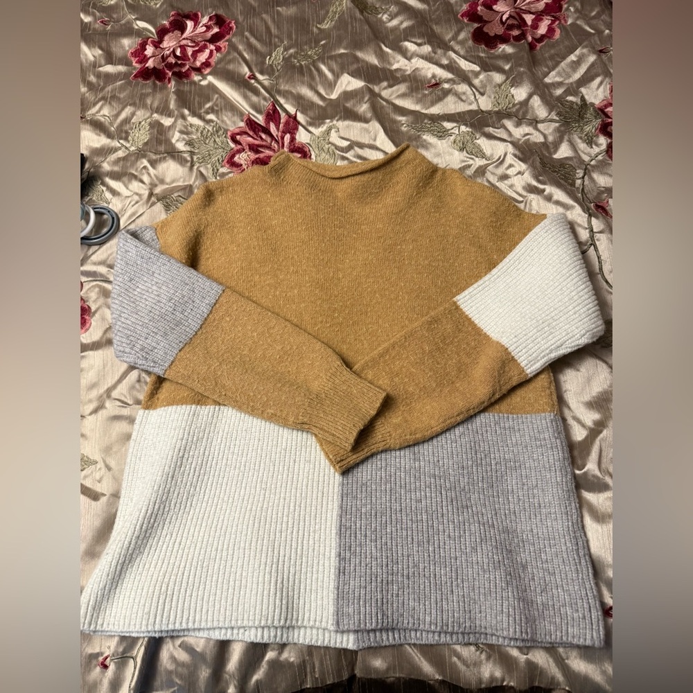Elegant Colorblock Turtleneck Sweater